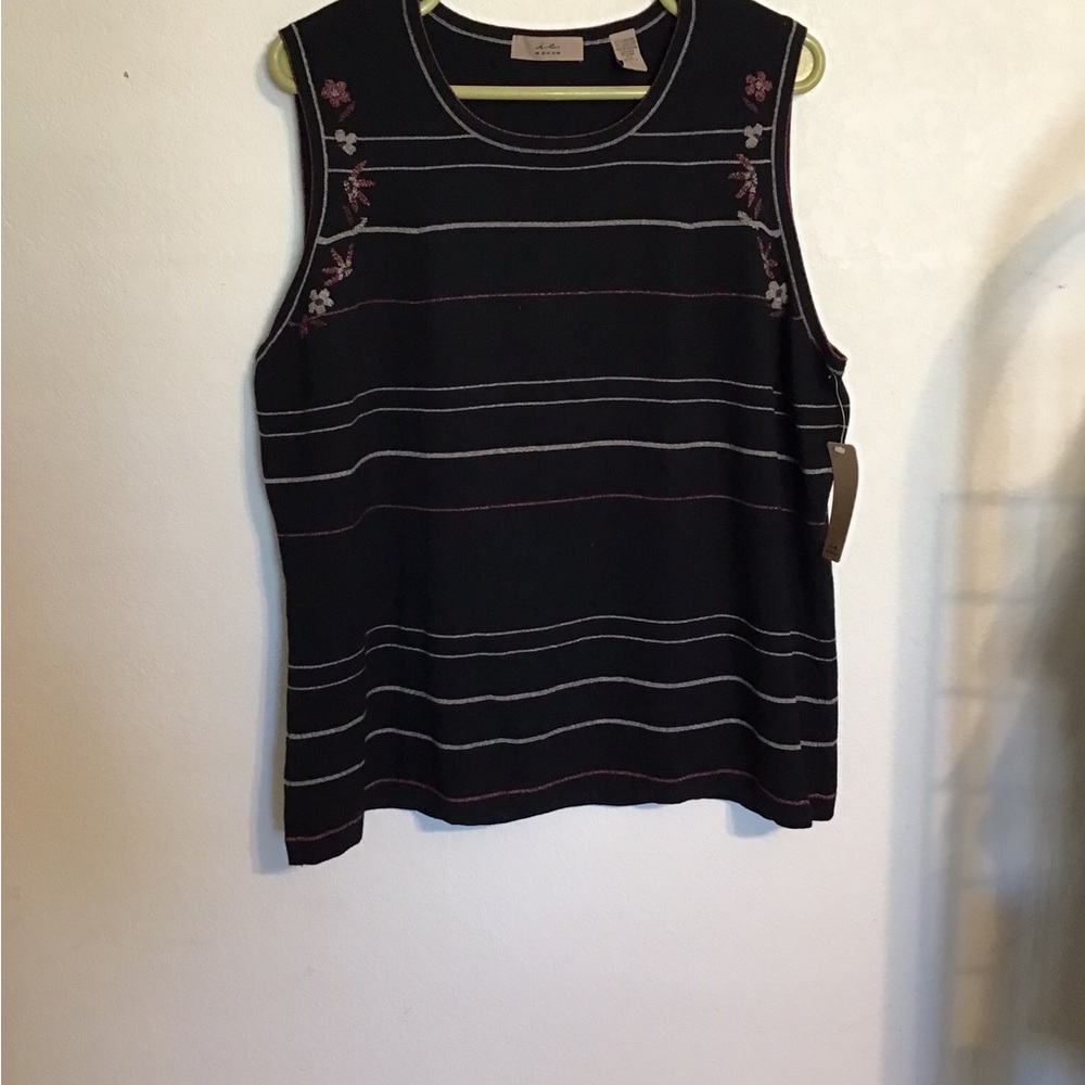 I.e. Women Sleeveless Lightweight Sweater Top with Embroidery Flowers. Size 3X